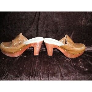 NEW by XHILARATION, CLOGS, TAN, SIZE 9.5 MEDIUM (HEELS 4") MADE IN BRAZIL